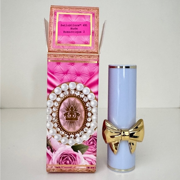 A silky-smooth lipstick with a luminous, dewy finish. - Picture 5 of 6